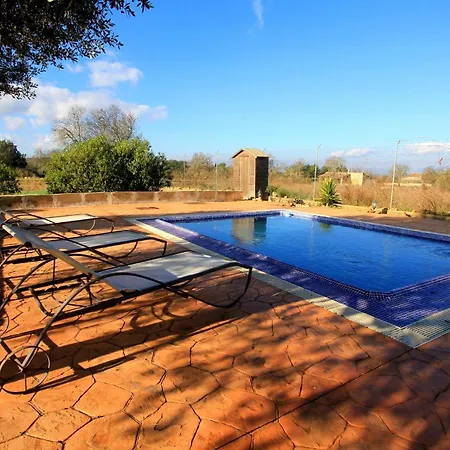 Cozy In With Outdoor Swimming Pool Hébergement de vacances